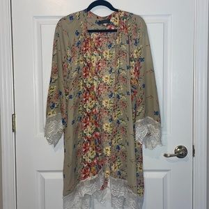 3X Relipo tan floral kimono.